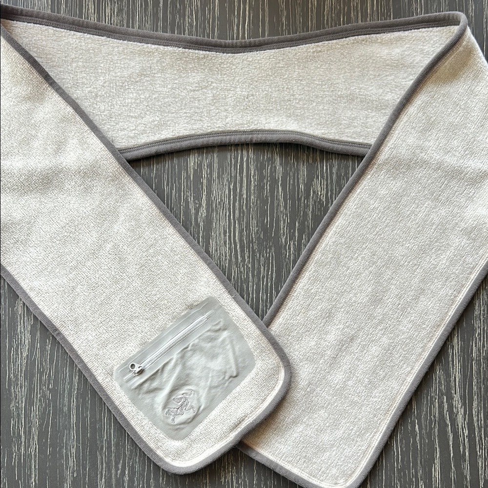 Arc'teryx Gray and White Scarf